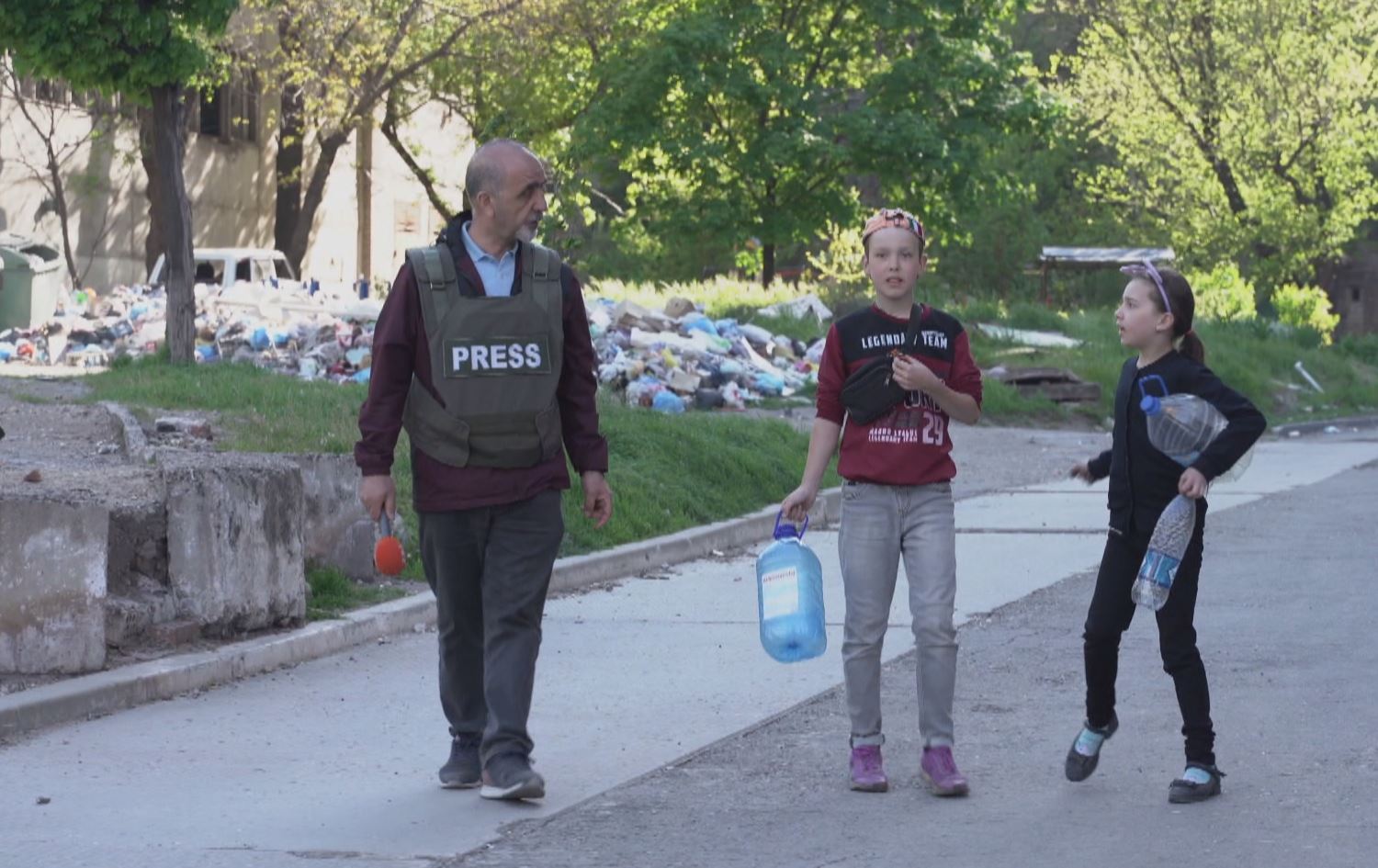 رووداو لەنێو ماریوپۆلی ئۆکراینا؛ خەڵک بە ئەستەم ئاویان دەستدەکەوێت