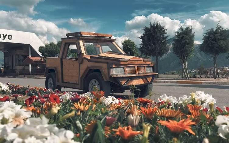 Revanduz'da ahşap araba ilgi odağı oldu