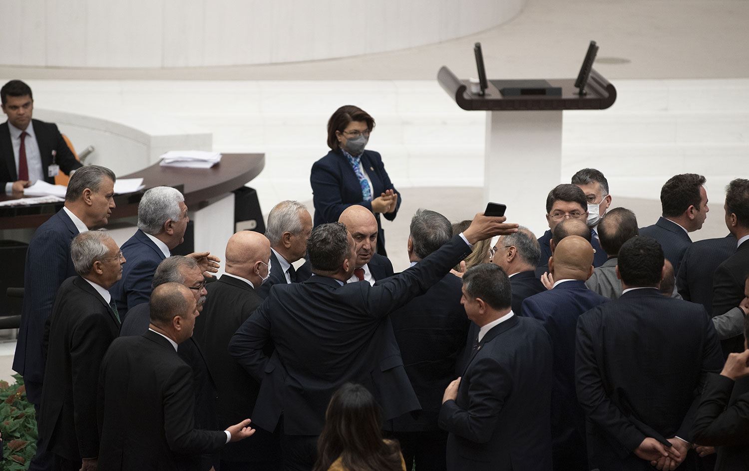 Meclis’te küfürlü ‘FETÖ’ tartışması