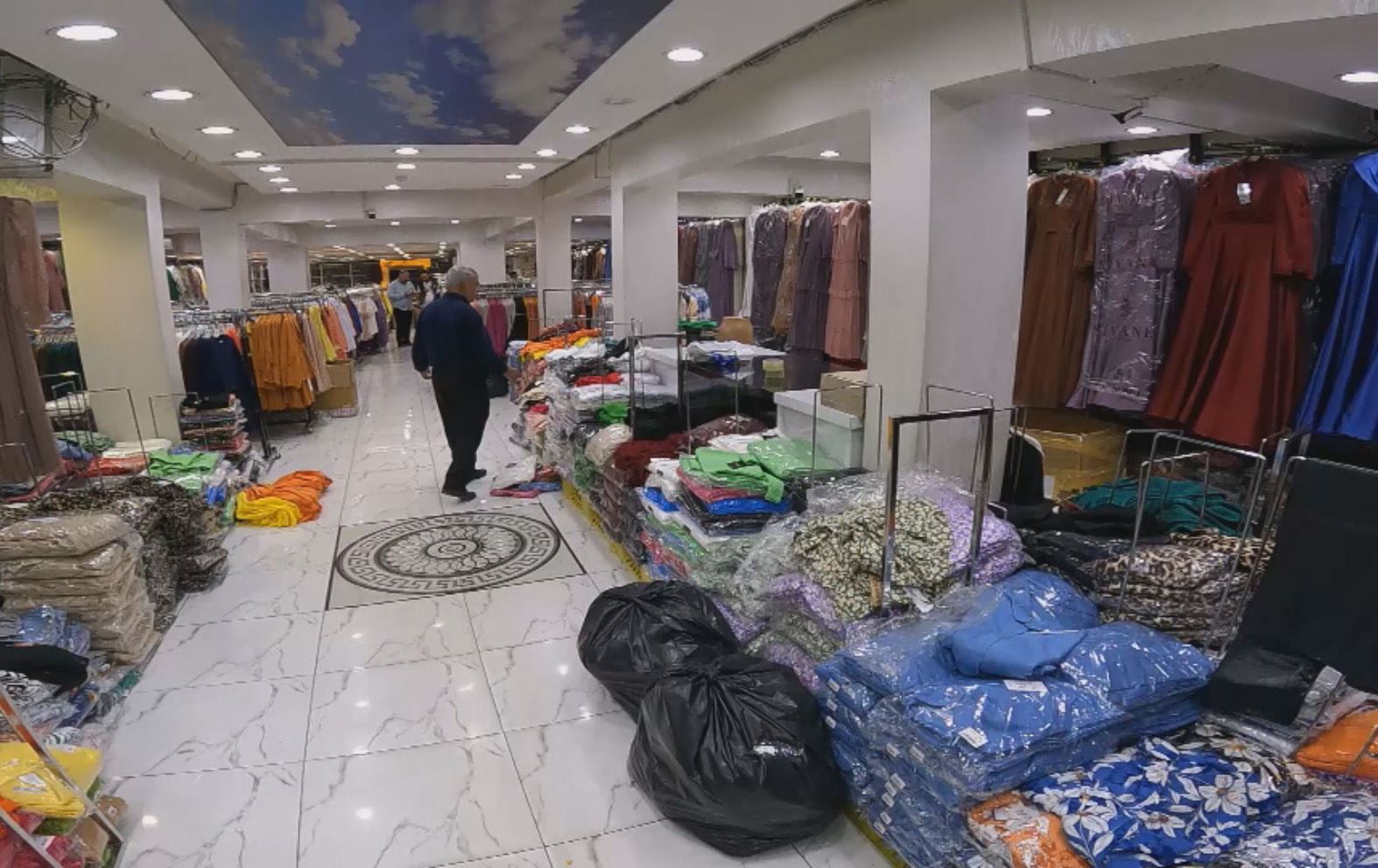 گرانبوونی نرخ و تێچووی بەرهەمهێنان، بازاڕی پۆشاکفرۆشانی دیلۆکی لاواز کردووە