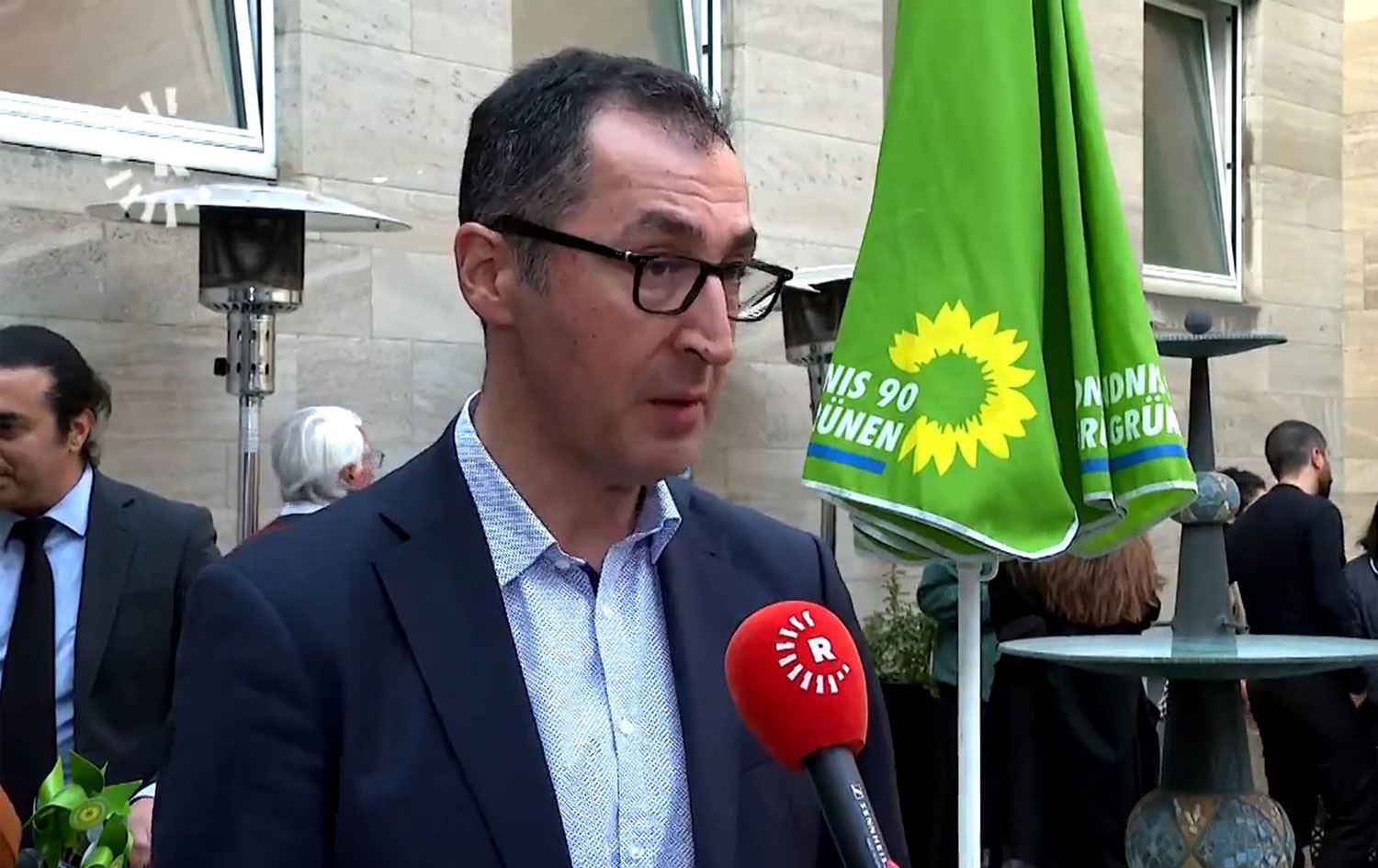 Cem Özdemir: Türkiye komşularına saldırarak iç sorunlarını gizliyor