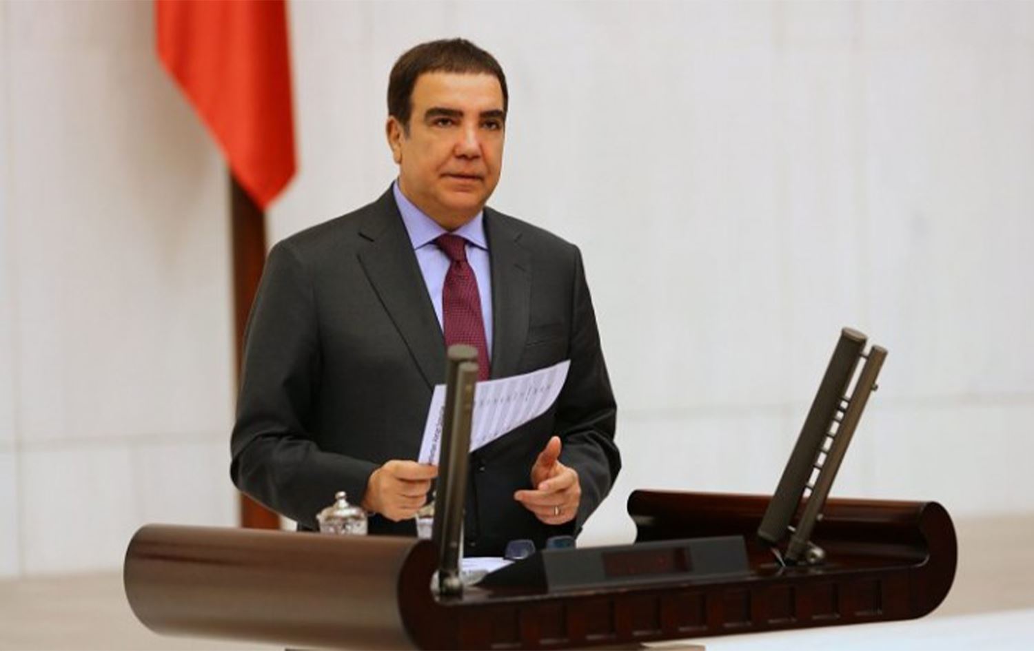 'Desthilat dê parêzgarên xwe yên qedexeker li her derî belav bike'