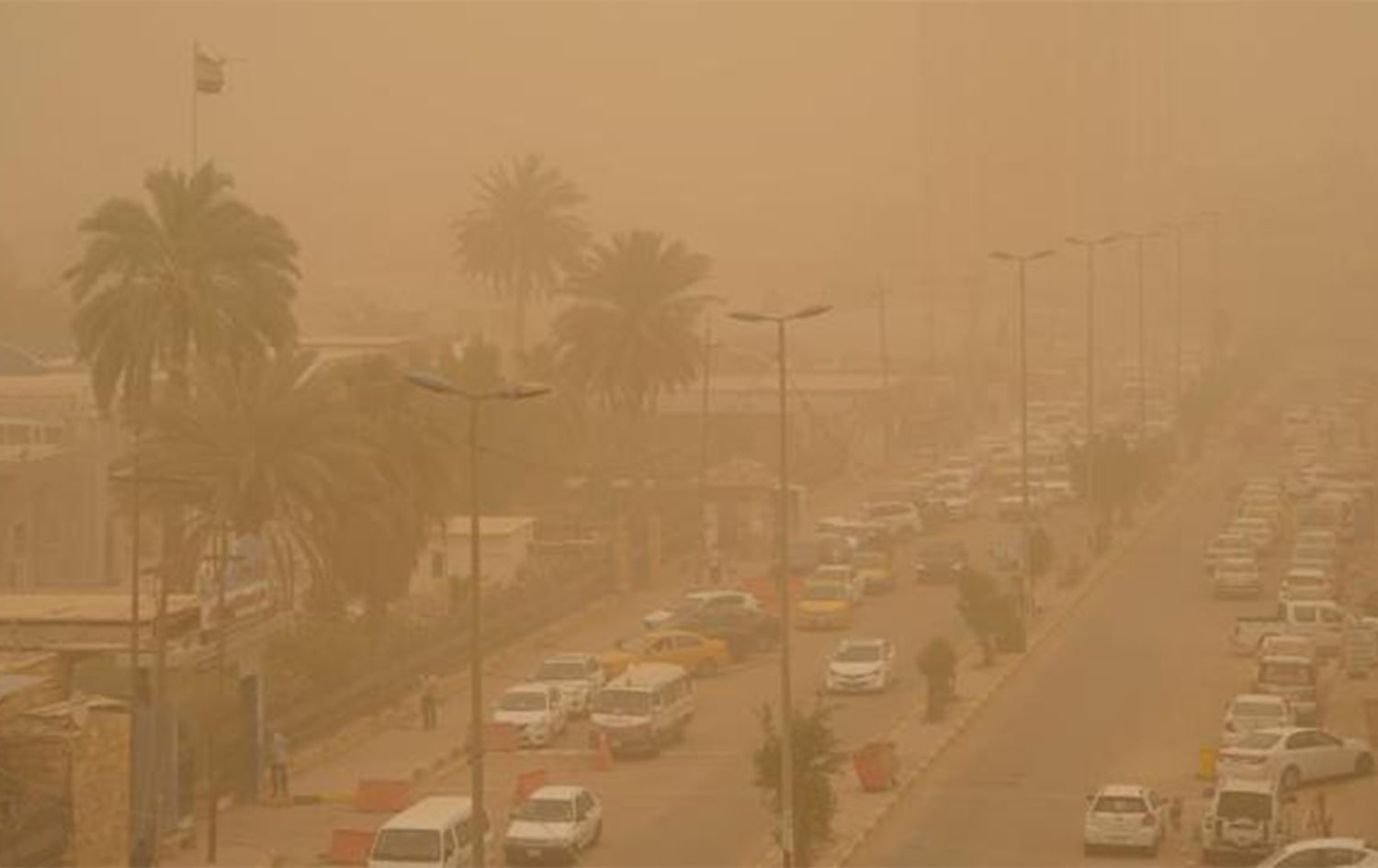 Li Iraqê tozbarîn û bahoza qumê