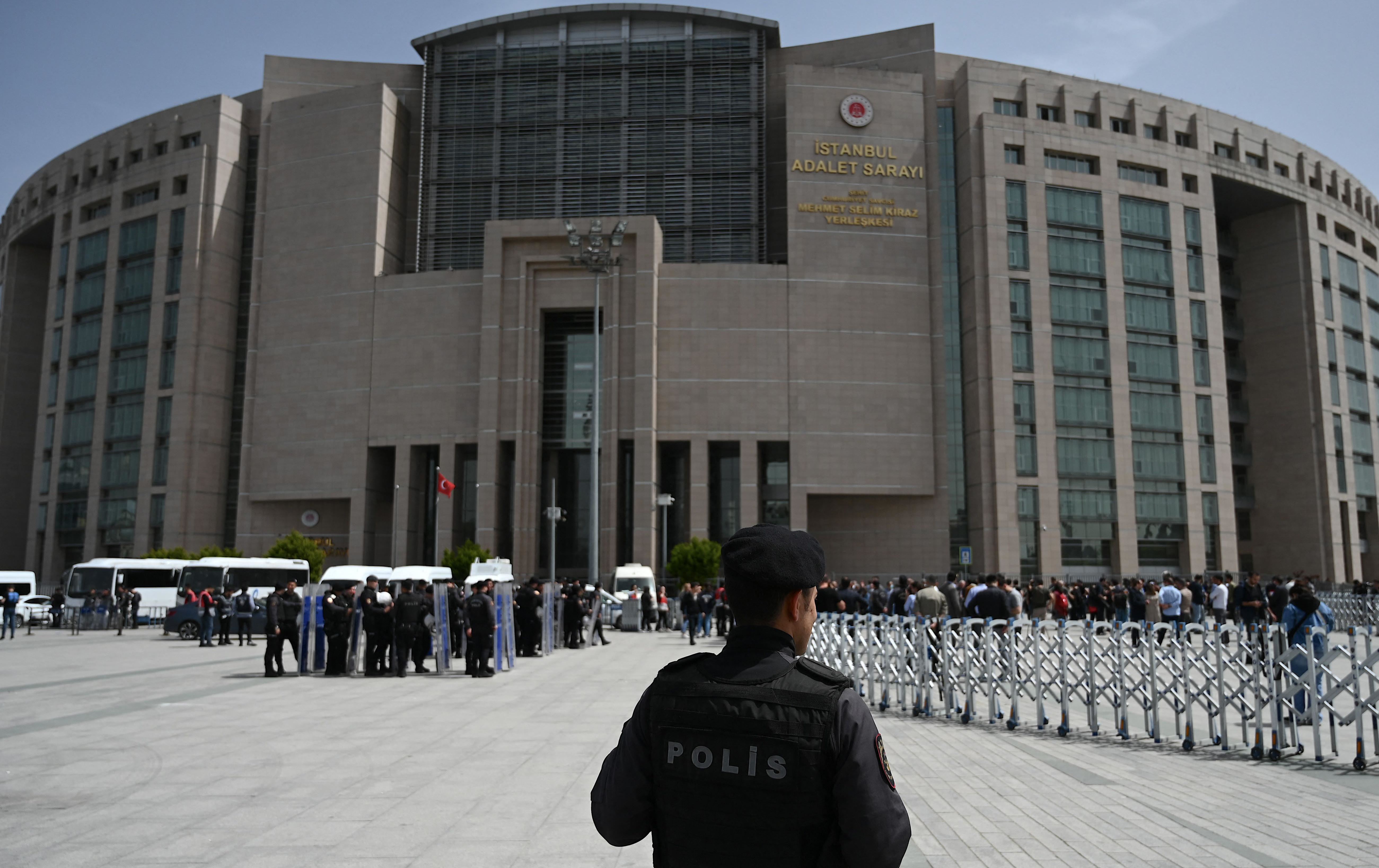 لە تورکیا 15 دادوەر و داواکاری گشتی دوورخرانەوە