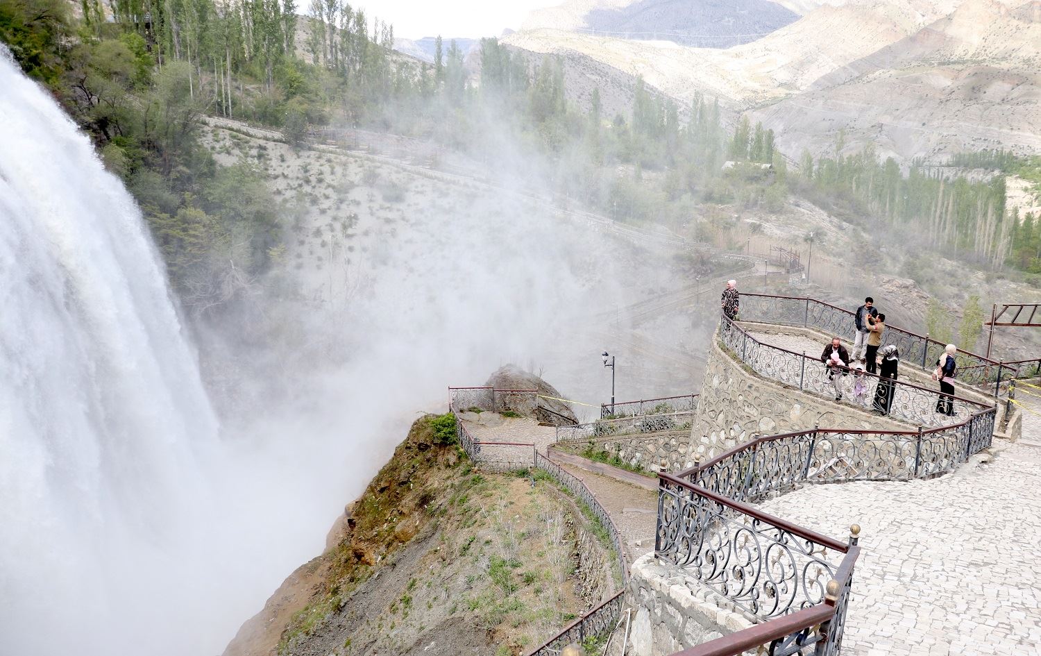 Bi hatina bihare Sûlava Tortûmê bala geştyaran dikişîne