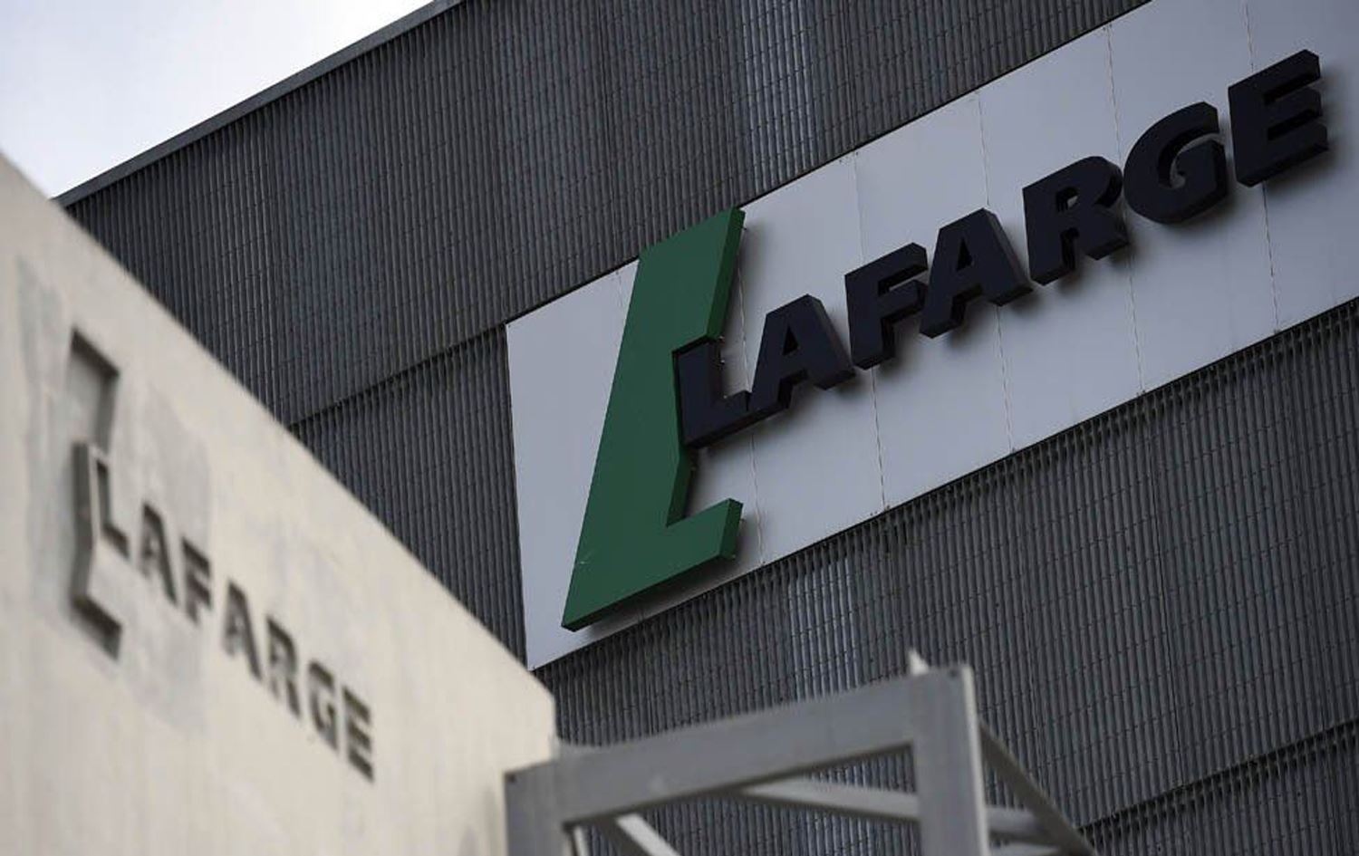 Fransız çimento devi Lafarge'a 'terör finansmanı' soruşturması onaylandı