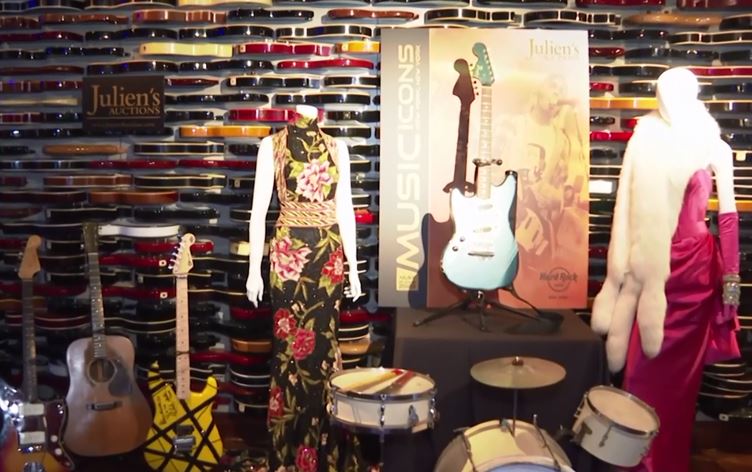 لە نیویۆرک کەلوپەلی بەشێک لە ئەستێرەکانی هونەر دەفرۆشرێن