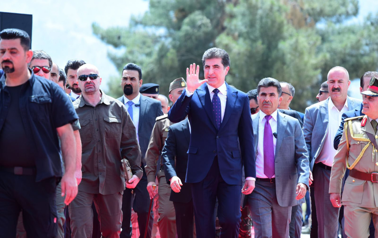 ساتی گەیشتنی نێچیرڤان بارزانی، سەرۆکی هەرێمی کوردستان بۆ کۆلێژی سەربازیی قەڵاچوالان. وێنە: جەمال یاد