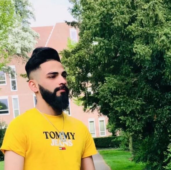 پەنابەرێکی کورد لە کاتی مەلەوانی لە هۆڵەندا دەخنکێت