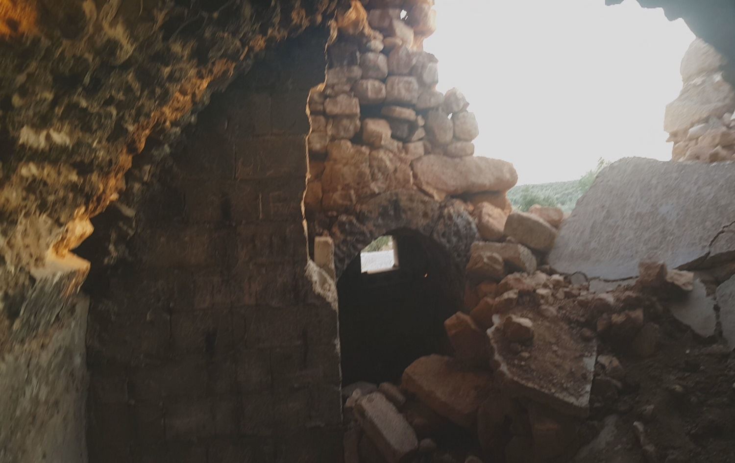 Goristanên Êzdiyan li Efrînê têne têkdan