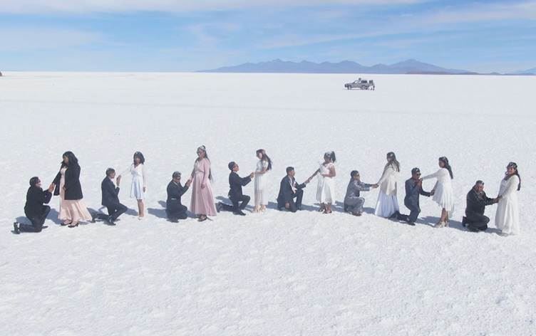 Zewaceke bikom li ser kana herî mezin a xwê ya li cîhanê