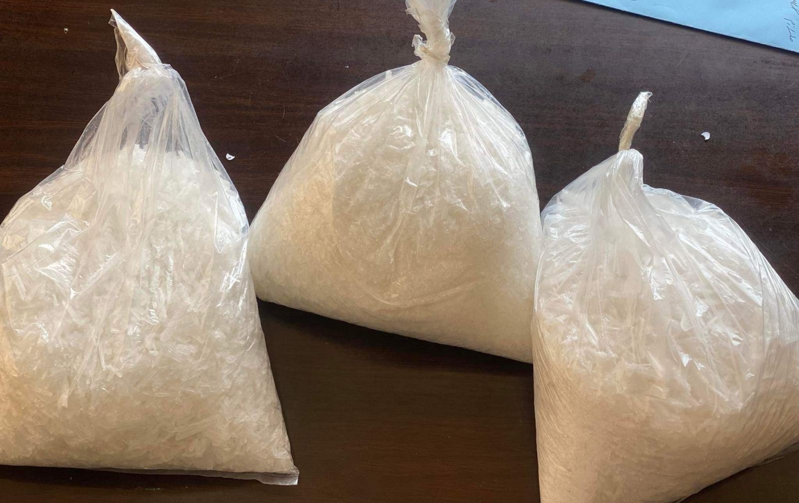 لە قەڵادزێ شەش کەس بە دوو کیلۆگرام کریستاڵەوە دەستگیرکران