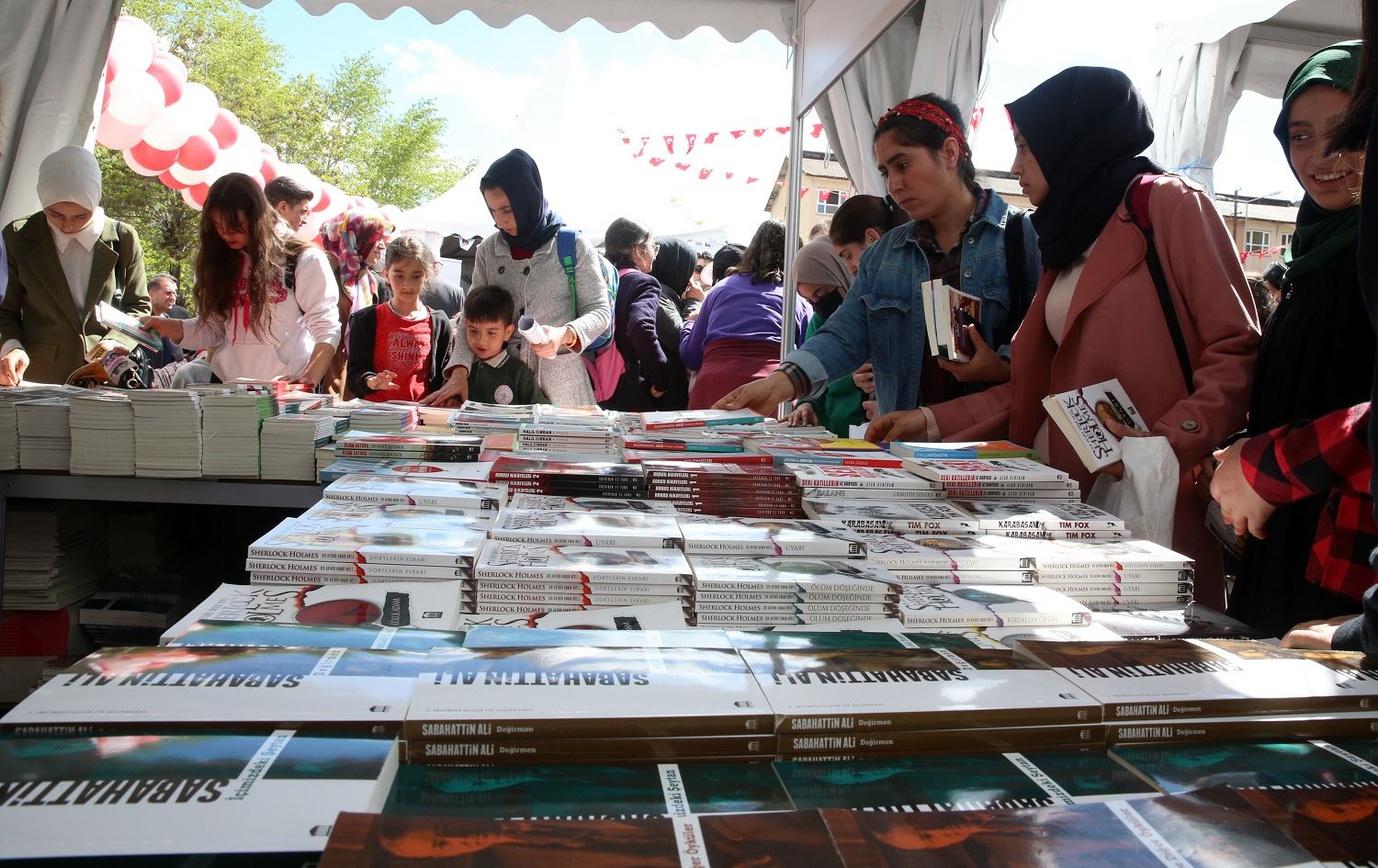 Weşanxaneyên Kurdî bo pêşengeha li Bedlîsê nehatine vexwendin
