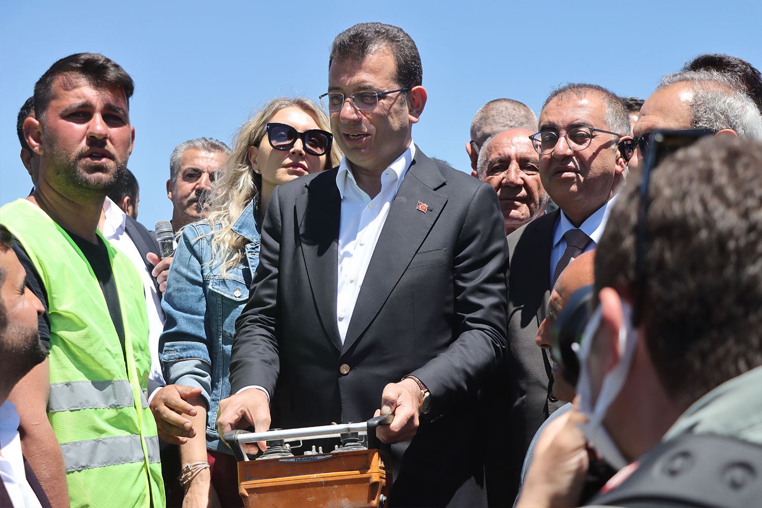 Van’da cami temel atma törenine katılan İmamoğlu’dan İstanbul mesajı