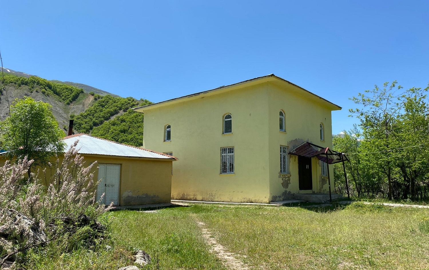 Li gundeke Elewiyan rojê 5 caran mela bang dide