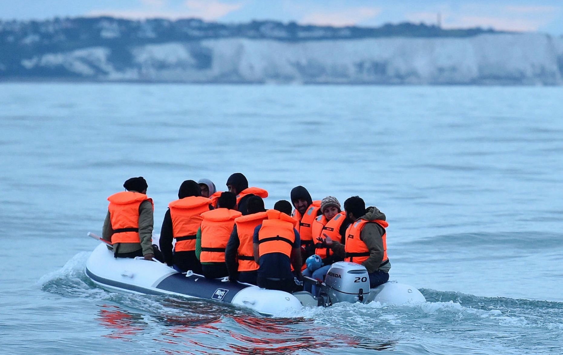 İngiliz hükümeti Kürt mültecileri zorla gönderme kararını askıya aldı