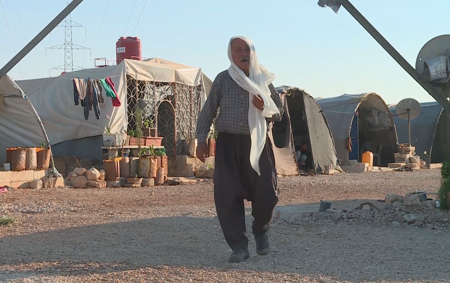 'Armanca Tirkiyê bi operasyonê koçberên Efrînê ji warên xwe dûr bikevin'