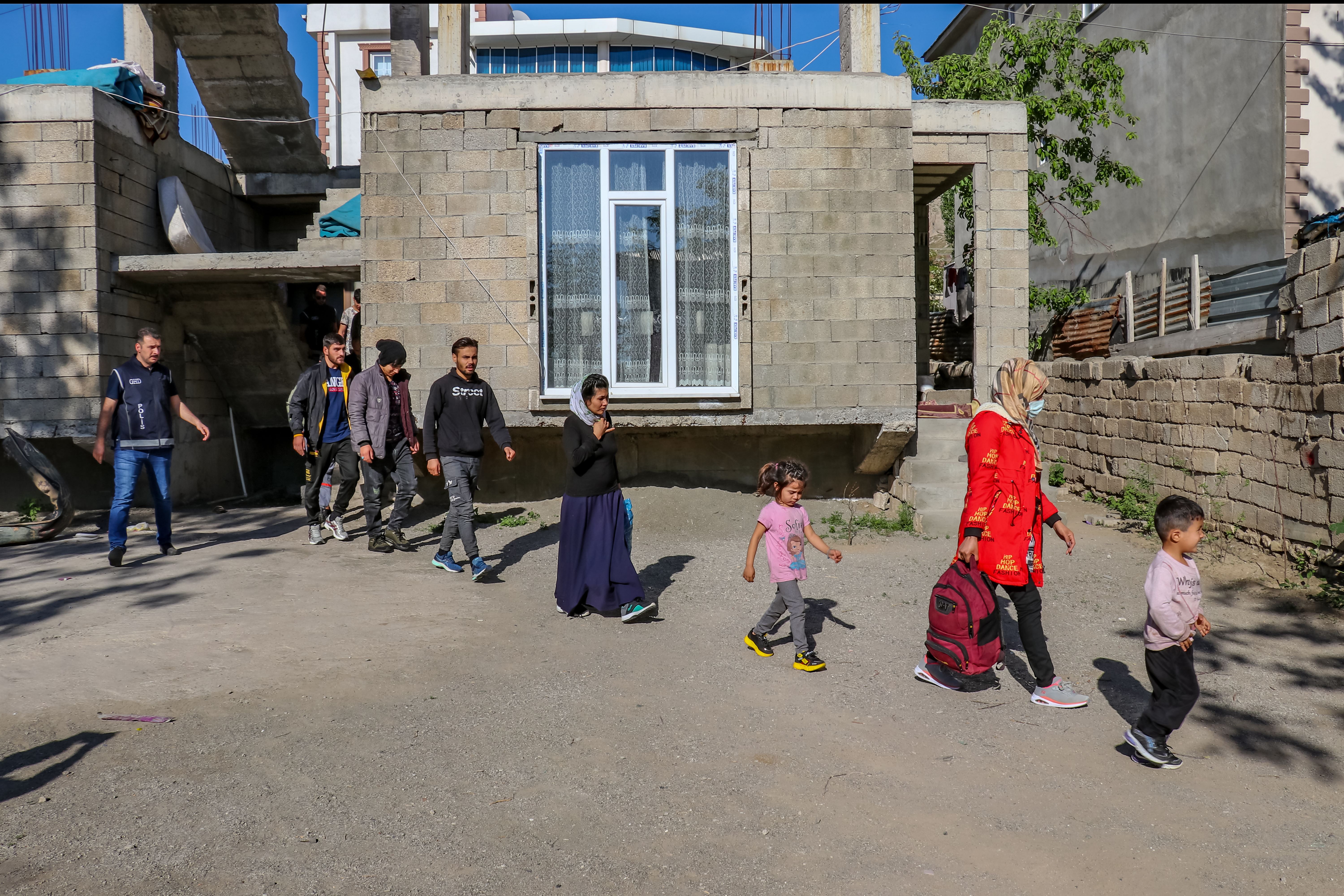 Li Wanê 12 koçber û 2 qaçaxçî hatin desteserkirin