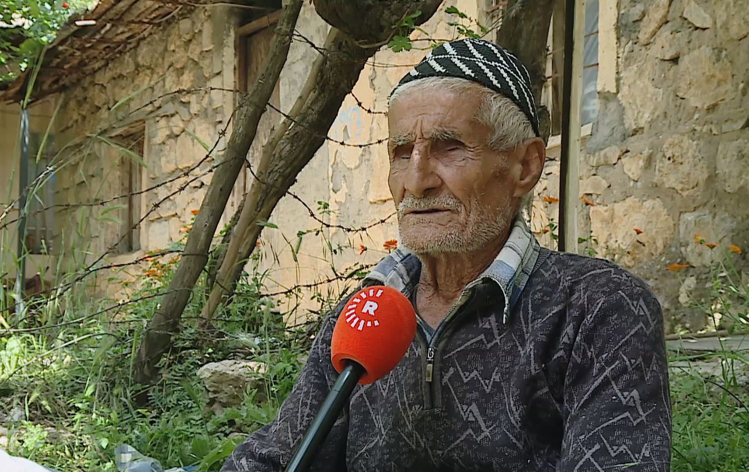 پیاوێکی 84 ساڵی نابینا بە گیافرۆشتن بژێویی ژیانی دابیندەکات