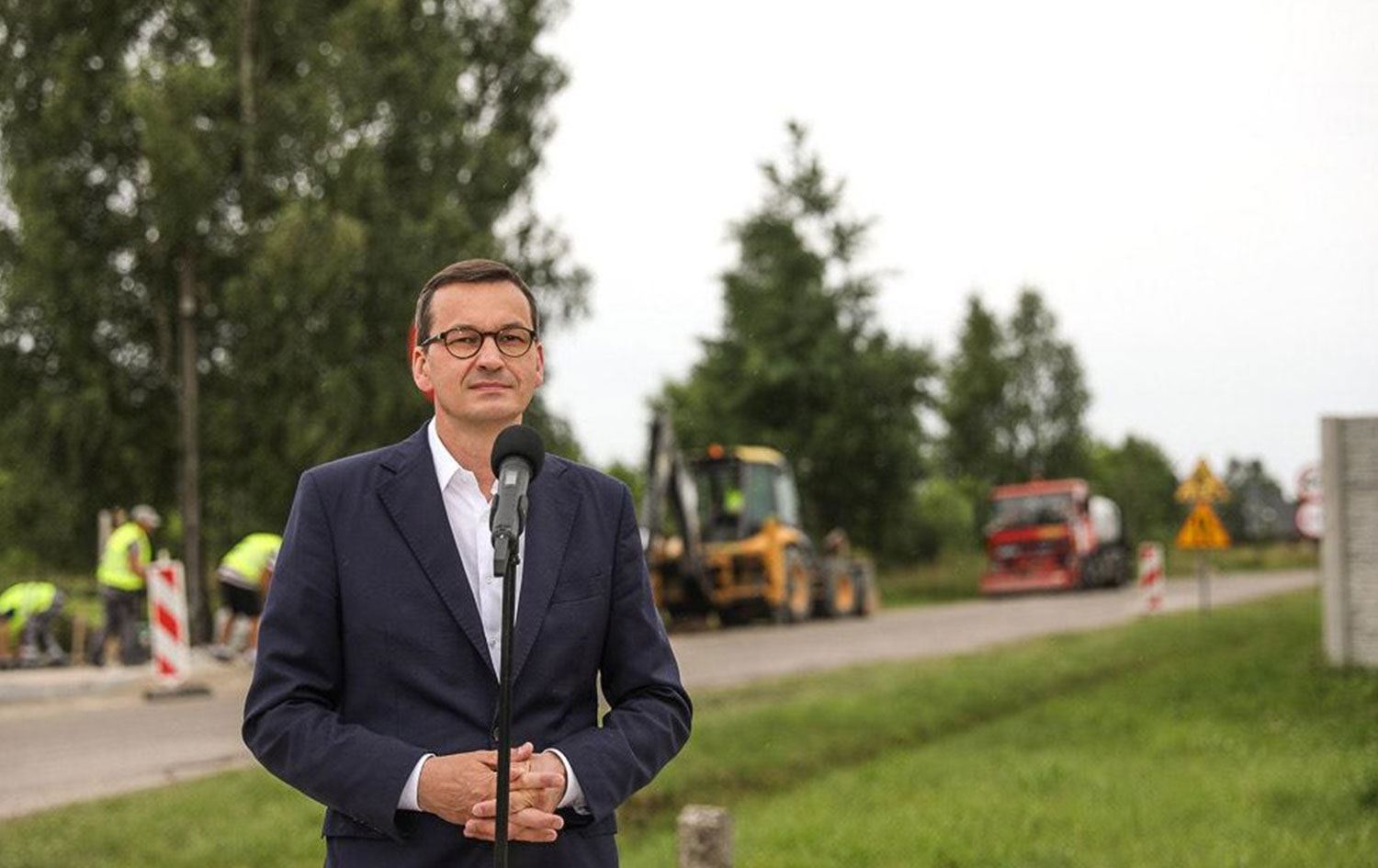 POLONYA: Hükümetten ‘ısınma için ormandan odun toplayın’ önerisi!