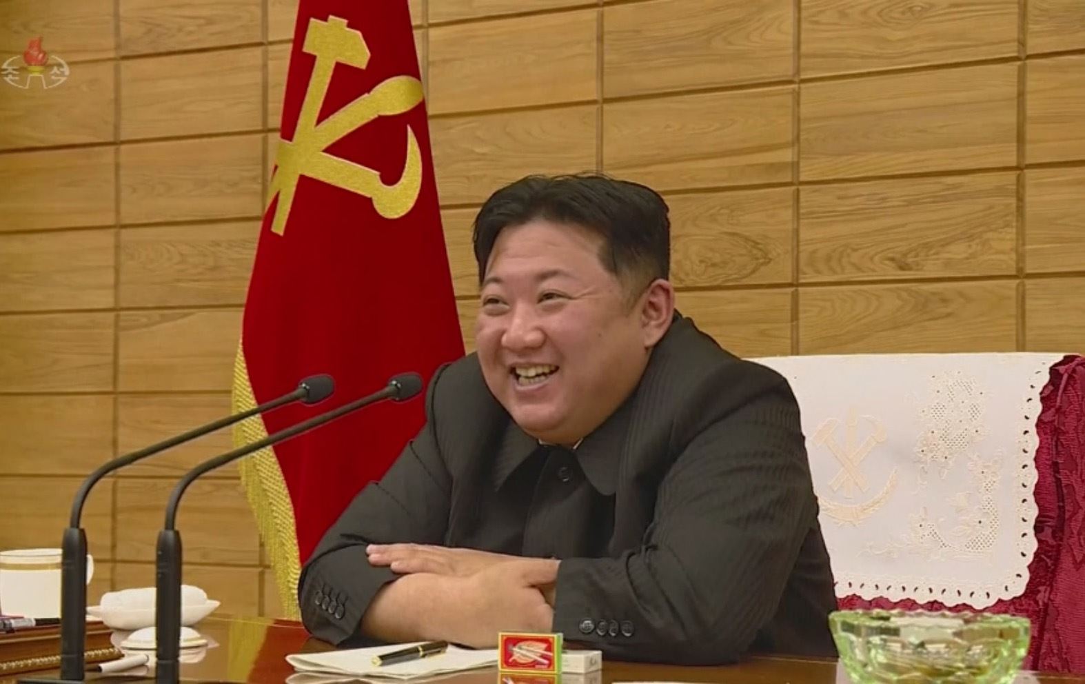 کیم جۆنگ ئوون بە بڕیارە ناوەختەکانی سەرنجی جیهان رادەکێشێت