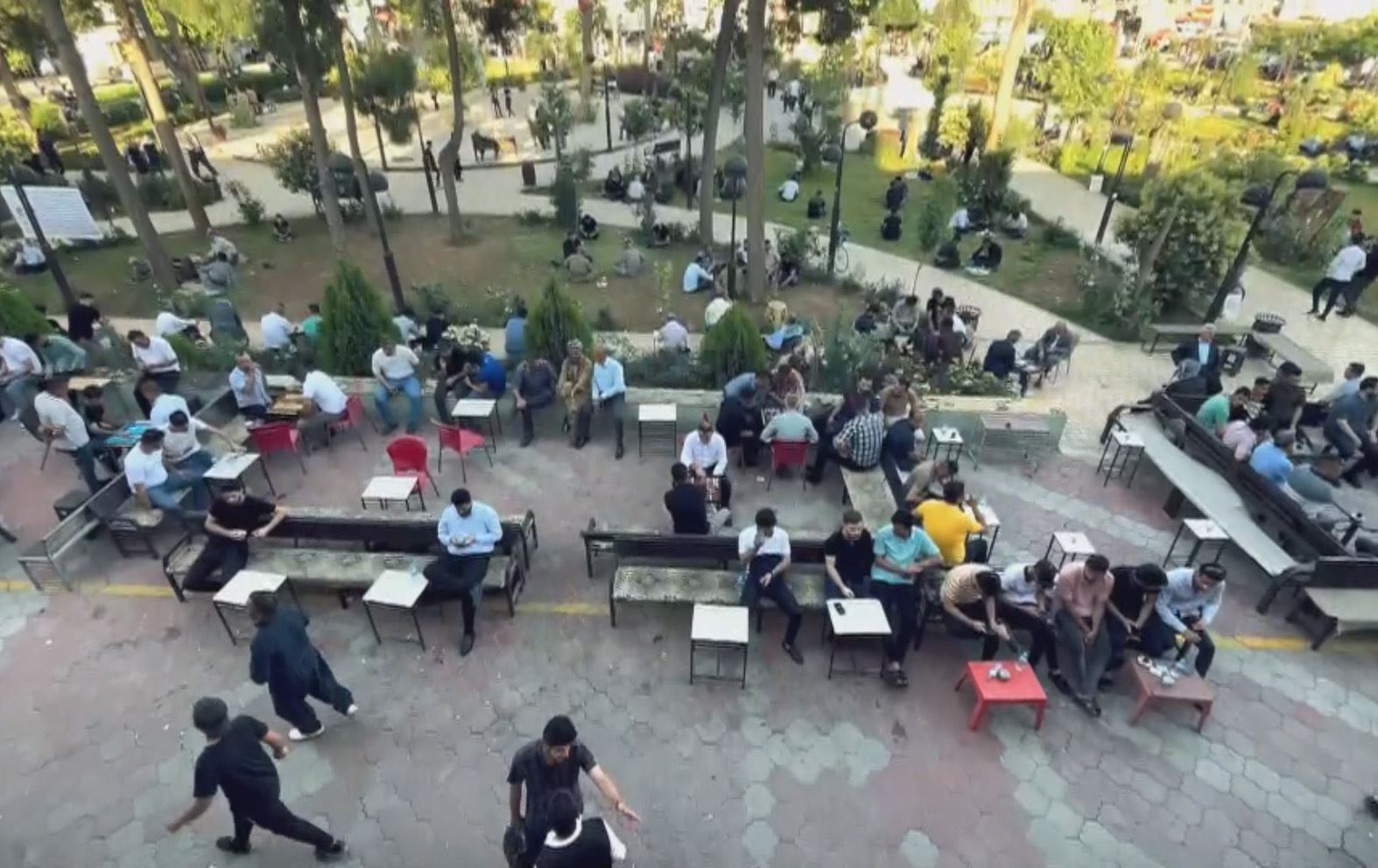 مامۆستایەک لە ئیدارەی راپەڕین: بەهۆی بێکارییەوە سەدان گەنج ساڵانە روو لە هەندەران دەکەن