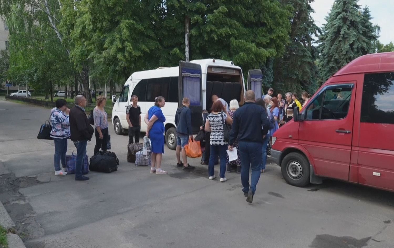 Xelkê Donetsk ji ber topbaranê koçber dibin