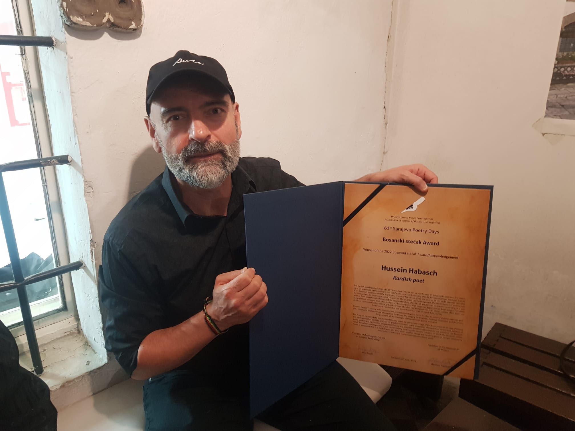 Helbestvanê Kurd Hisên Hebeş xelateke cîhanî wergirt