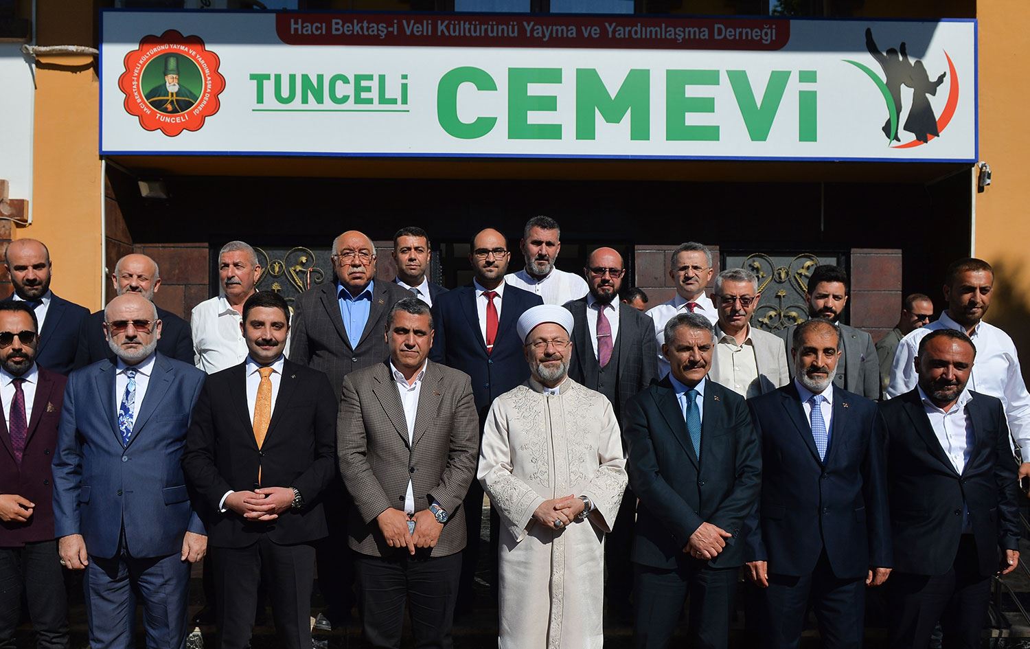 Dersim’de bulunan Diyanet İşleri Başkanı'na 'cemevlerinin statüsü' sorusu