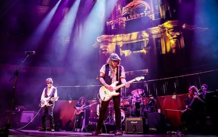 مانگی داهاتوو جۆنی دێپ ئەلبوومێکی گۆرانی بڵاودەکاتەوە