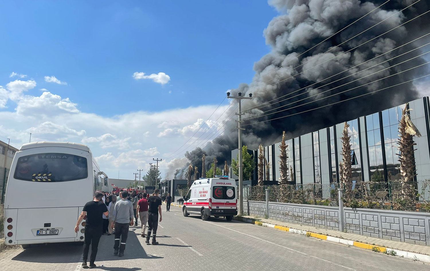 Diyarbakır'da kozmetik fabrikasında yangın