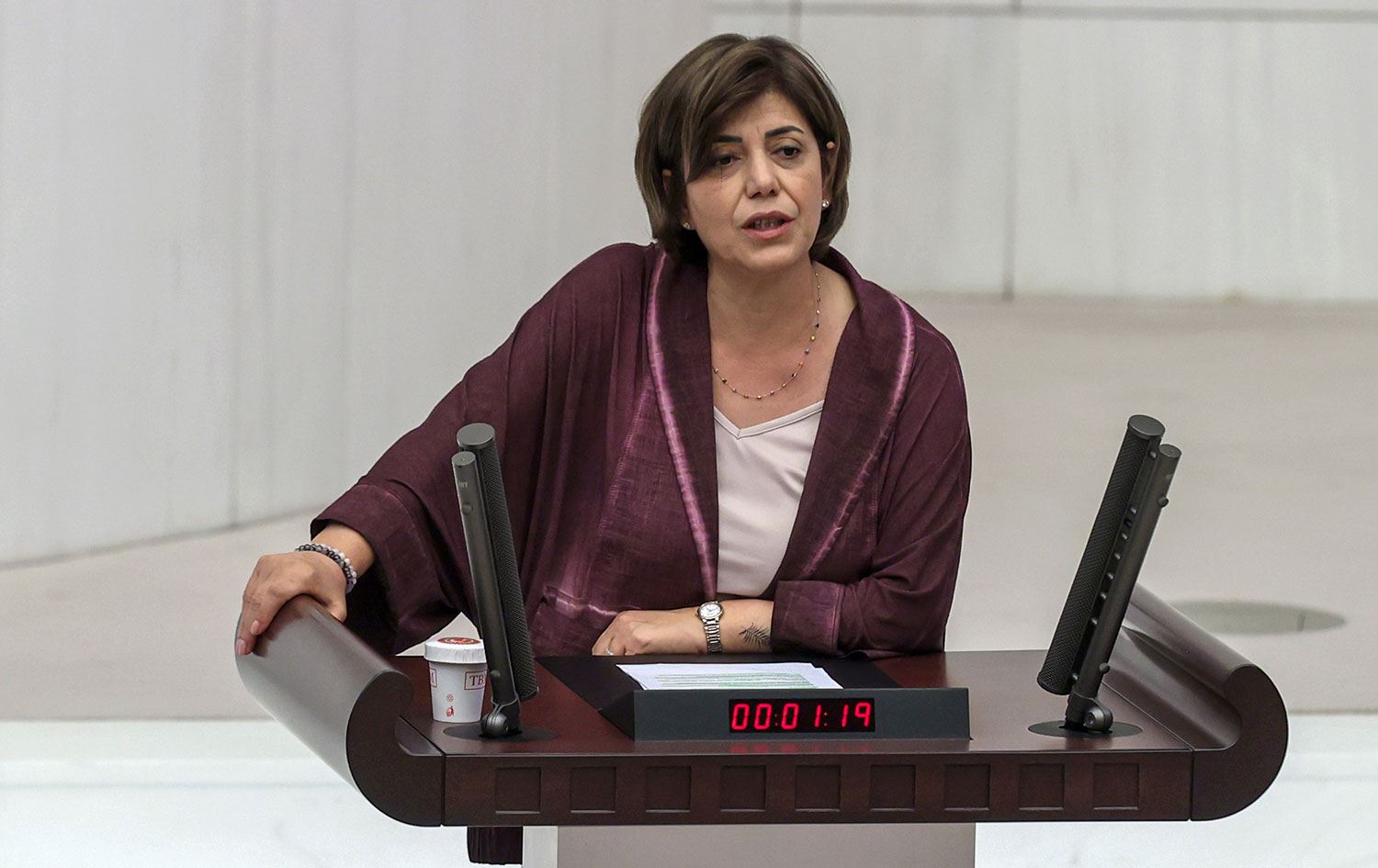 HDP: Meral Hanım muhalefet mi İçişleri Bakanı mı?