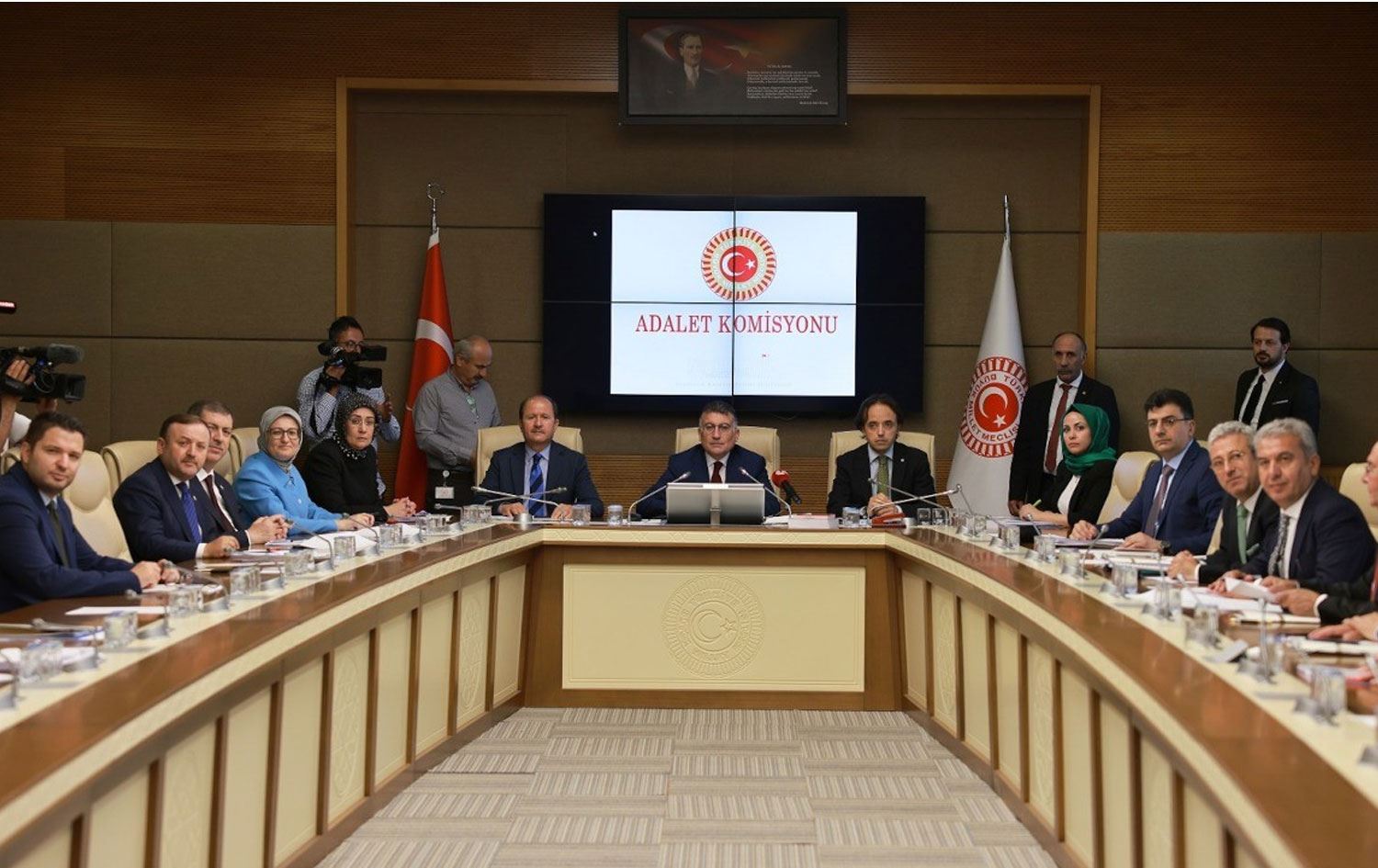 Sosyal medya ve internet haberciliği teklifinin 14 maddesi kabul edildi