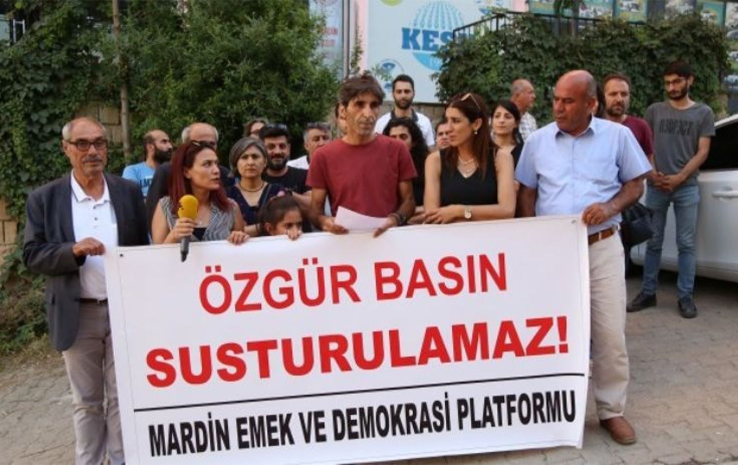 Girtina rojnamevanan li Mêrdînê hat şermezarkirin