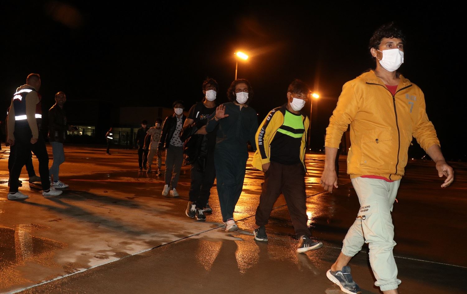 Li Deryaya Egeyê 28 koçber hatin desteserkirin