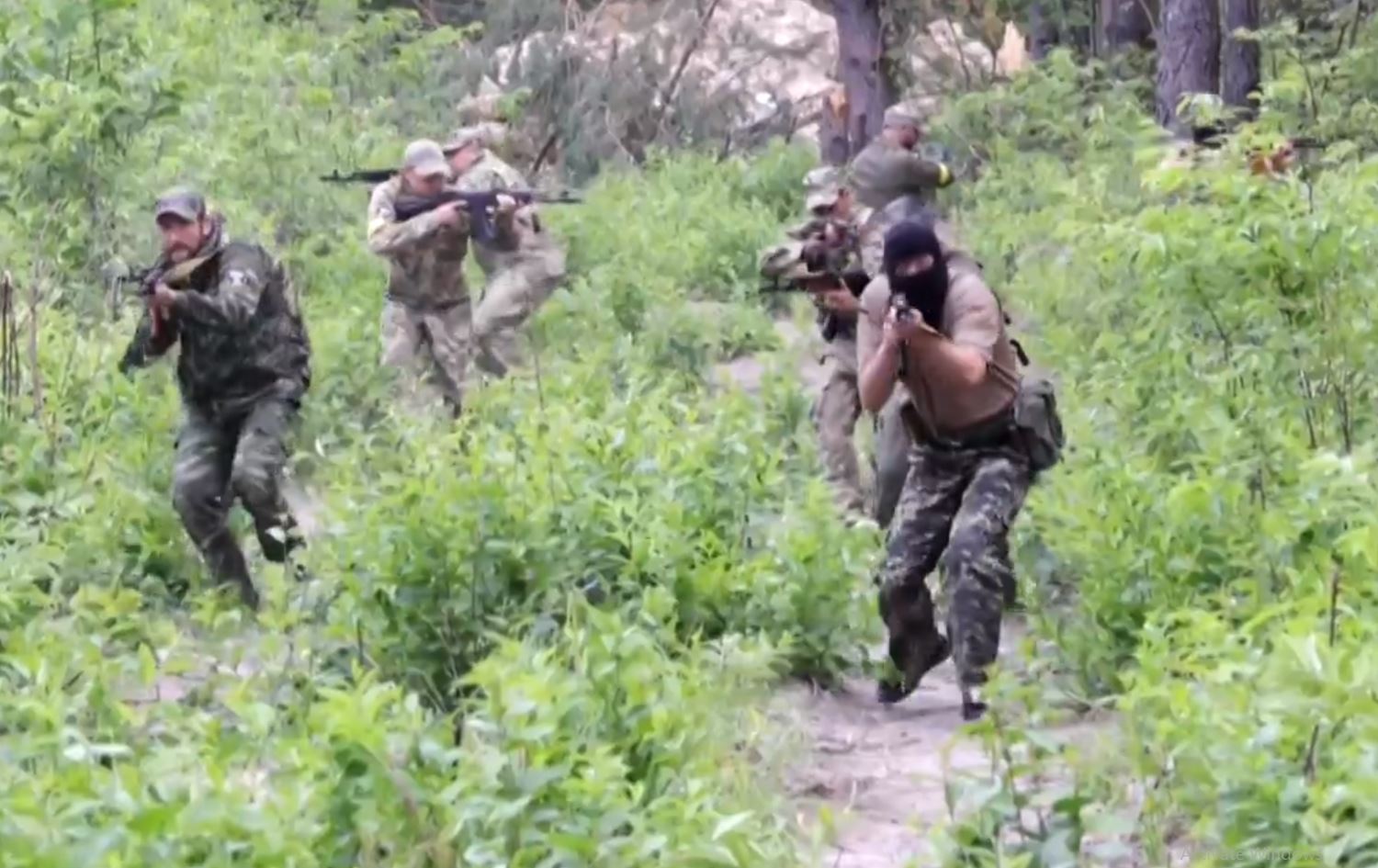 Artêşa Ukraynayê li Buchayê perwerdeya leşkerî dide xelkê sivîl