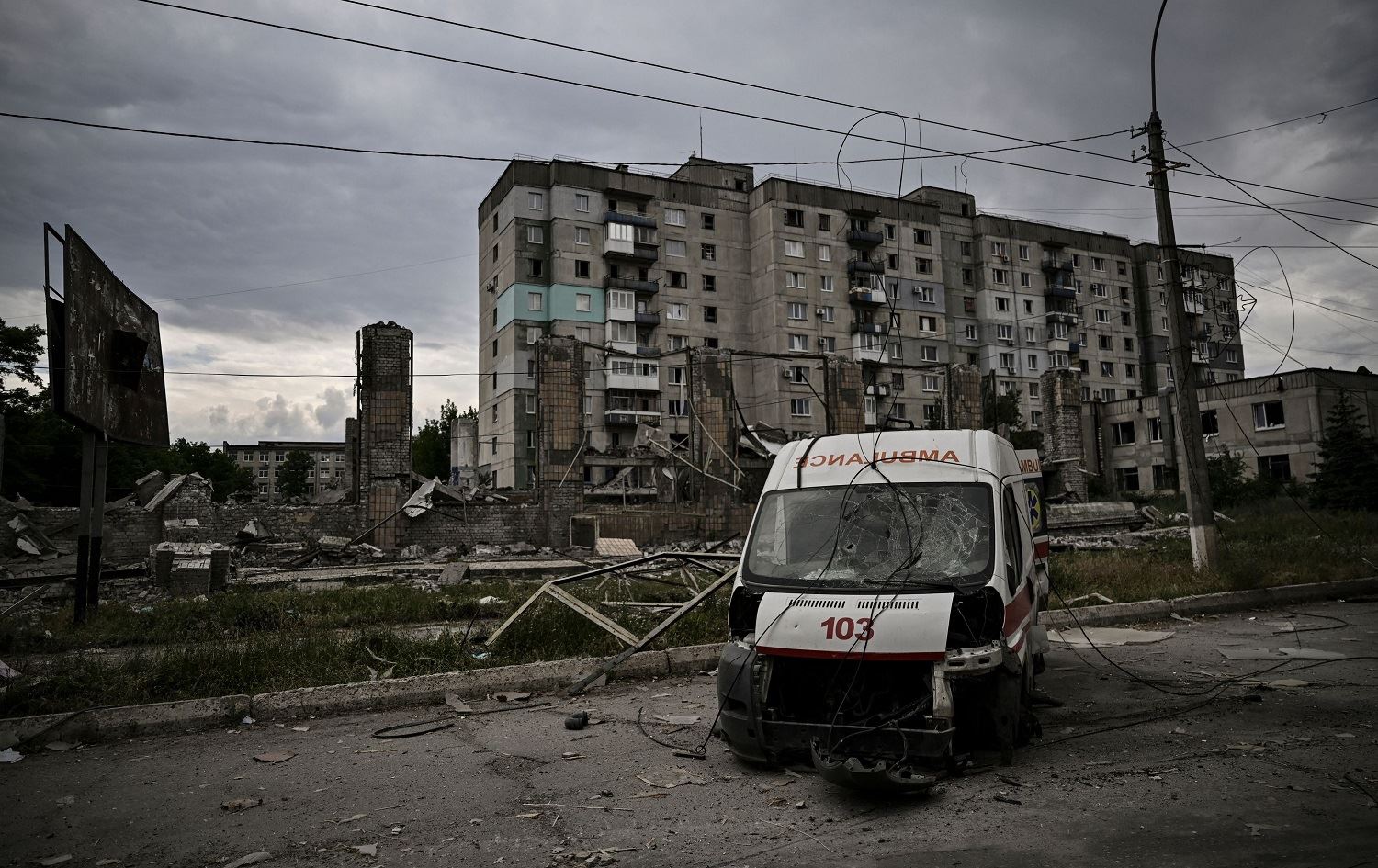 Xelkê Lysychanskê ji ber şer derbider dibin