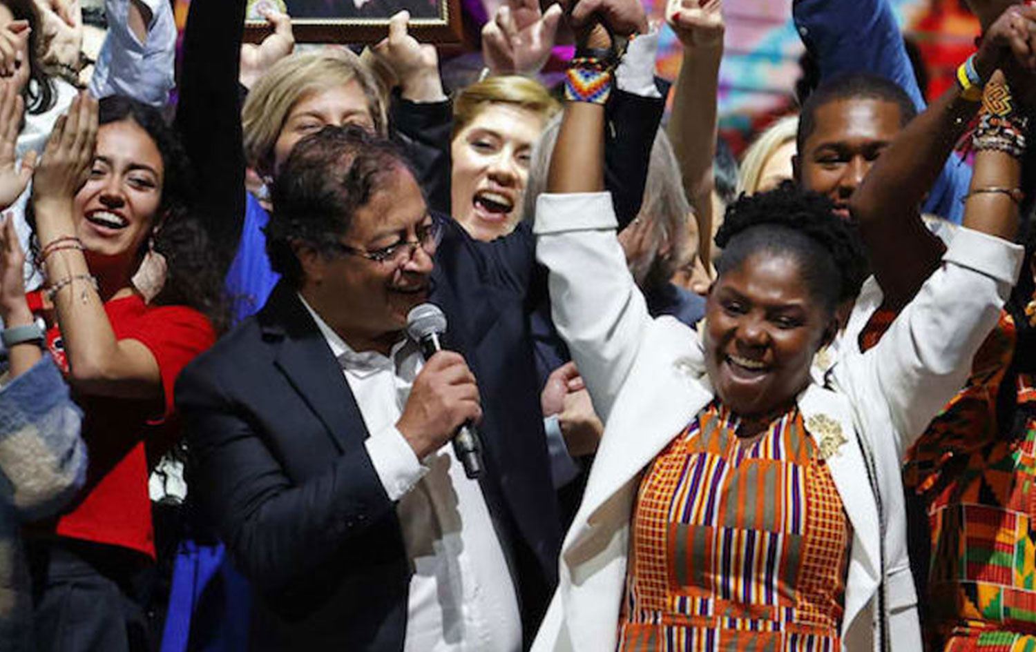 Kolombiya'da eski gerilla Tiktok kralını yendi