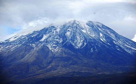 Ağrı Dağı'na yılın ilk karı düştü