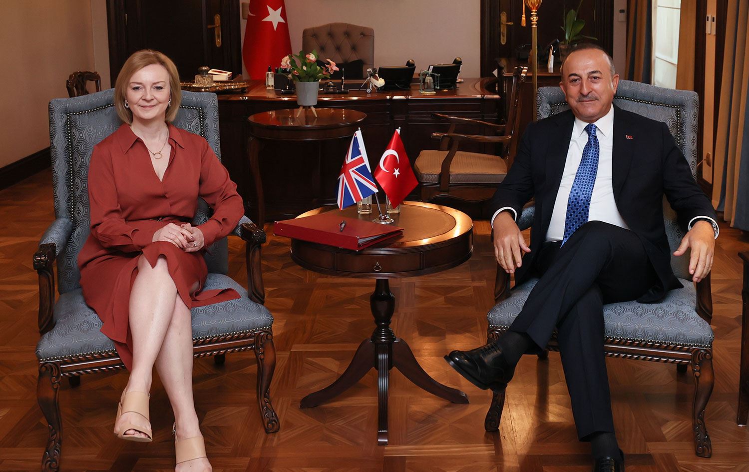 Çavuşoğlu-İngiliz Bakanla görüştü: Ukrayna tahılının illegal şekilde satılmasına karşıyız