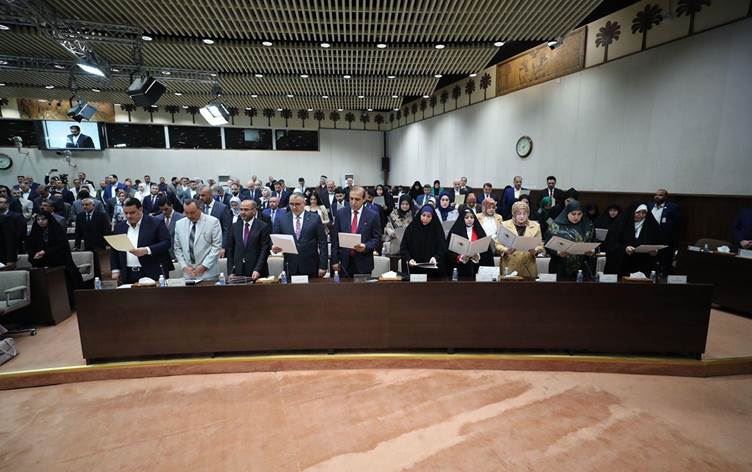 Irak Parlamentosu olağanüstü toplandı: 64 yedek vekil yemin etti