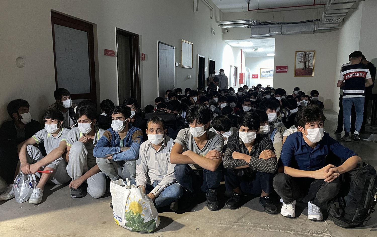 Kocaeli'de yakalanan 136 Afgan göçmen ülkelerine gönderildi