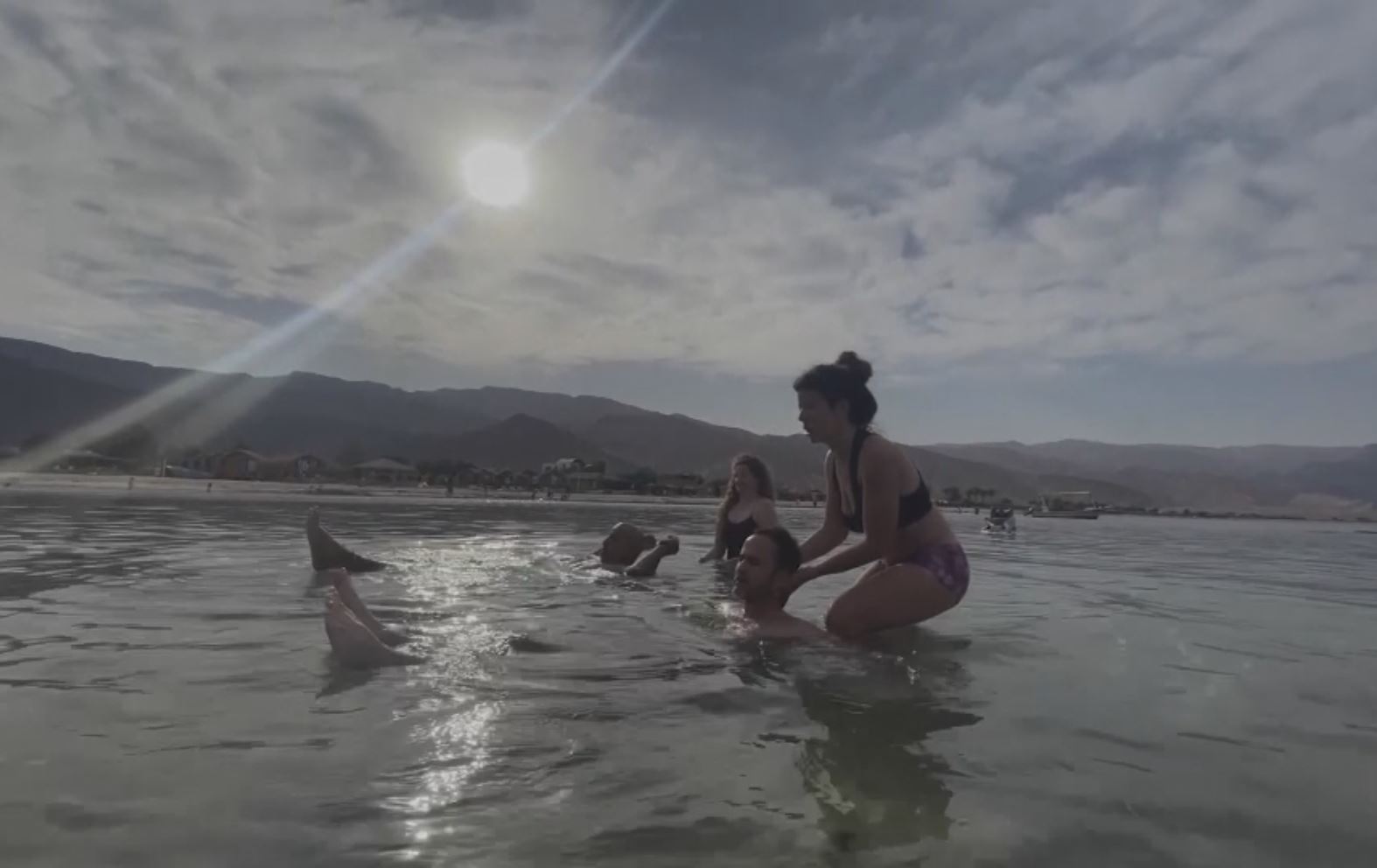 چەند گەشتیارێکی ئیسرائیل لە سینا: لێرە سیاسەت و ئایین خەڵک لەیەکدی جیاناکەنەوە