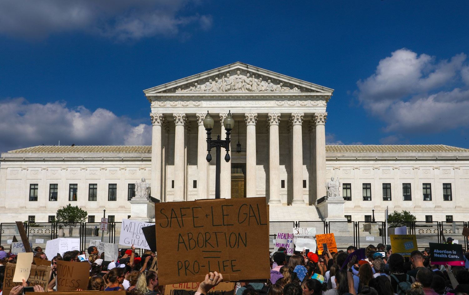 ABD’de kürtaj yasağı kararı onlarca eyalette protesto edildi