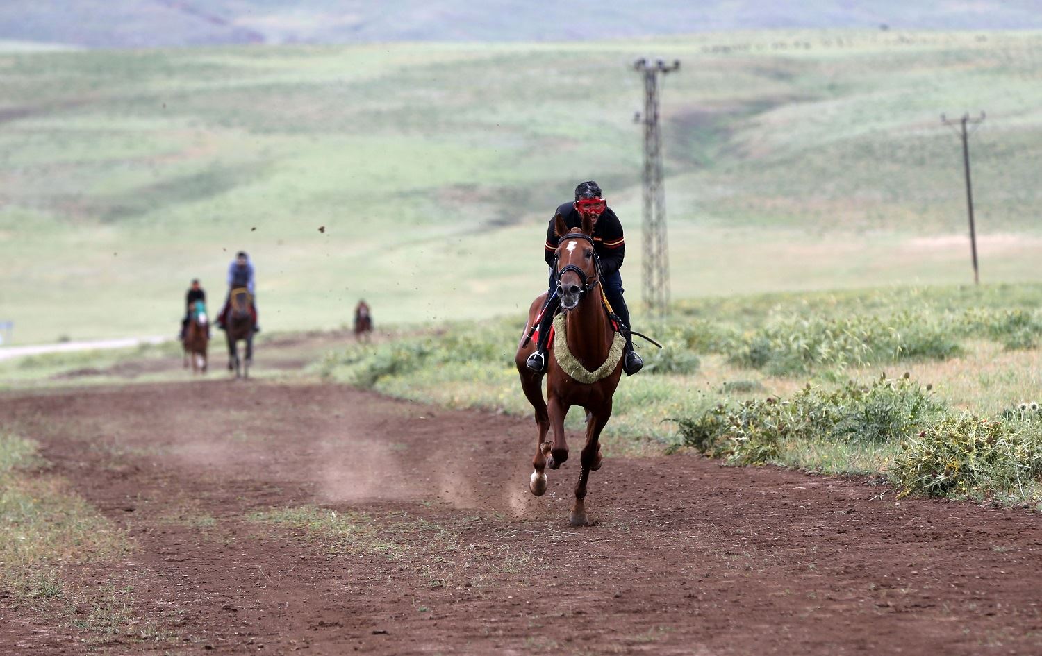 Li Mûşê gundiyan pêşbaziya hespan li dar xist