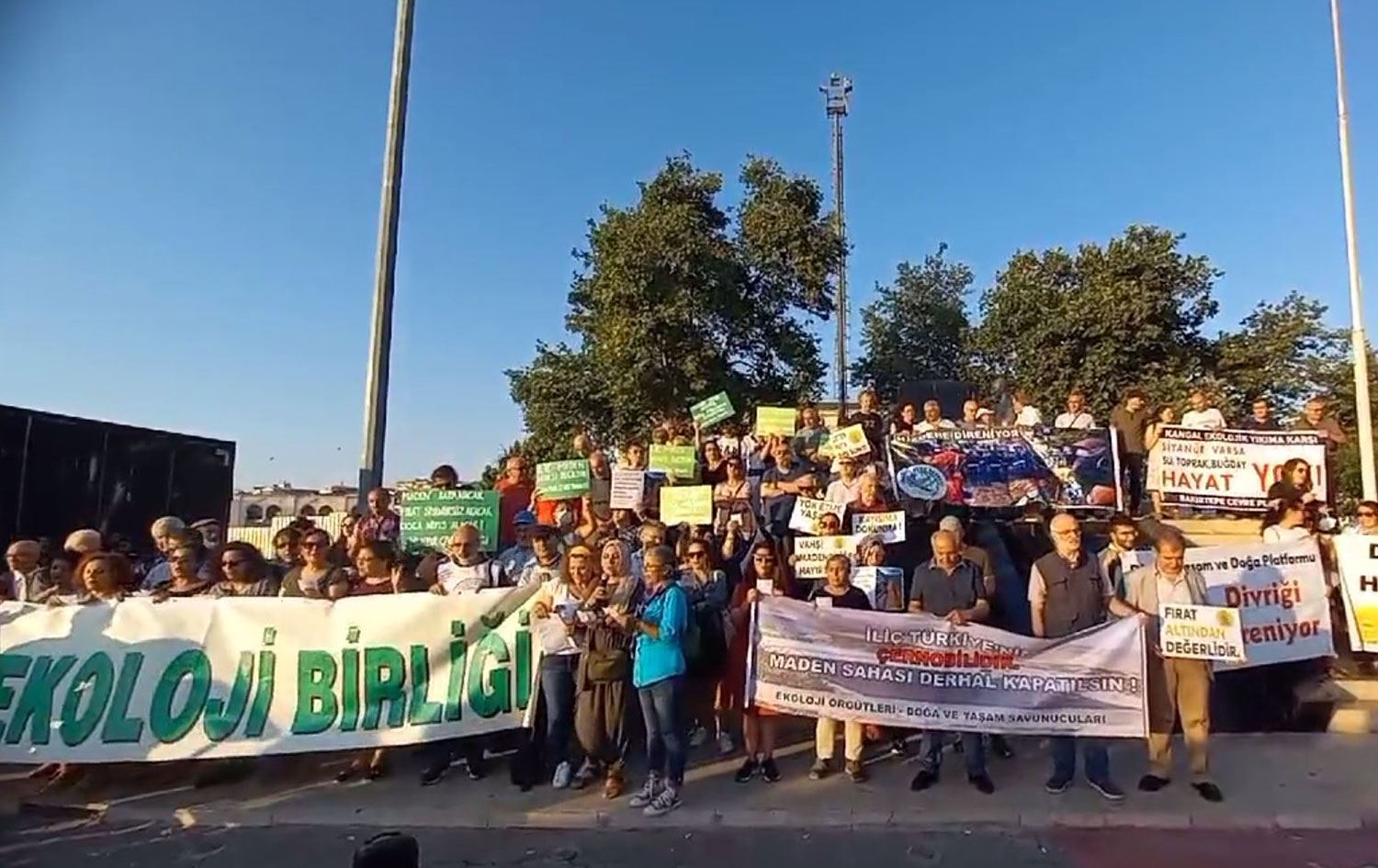 Çevre örgütleri siyanür sızıntısını protesto etti