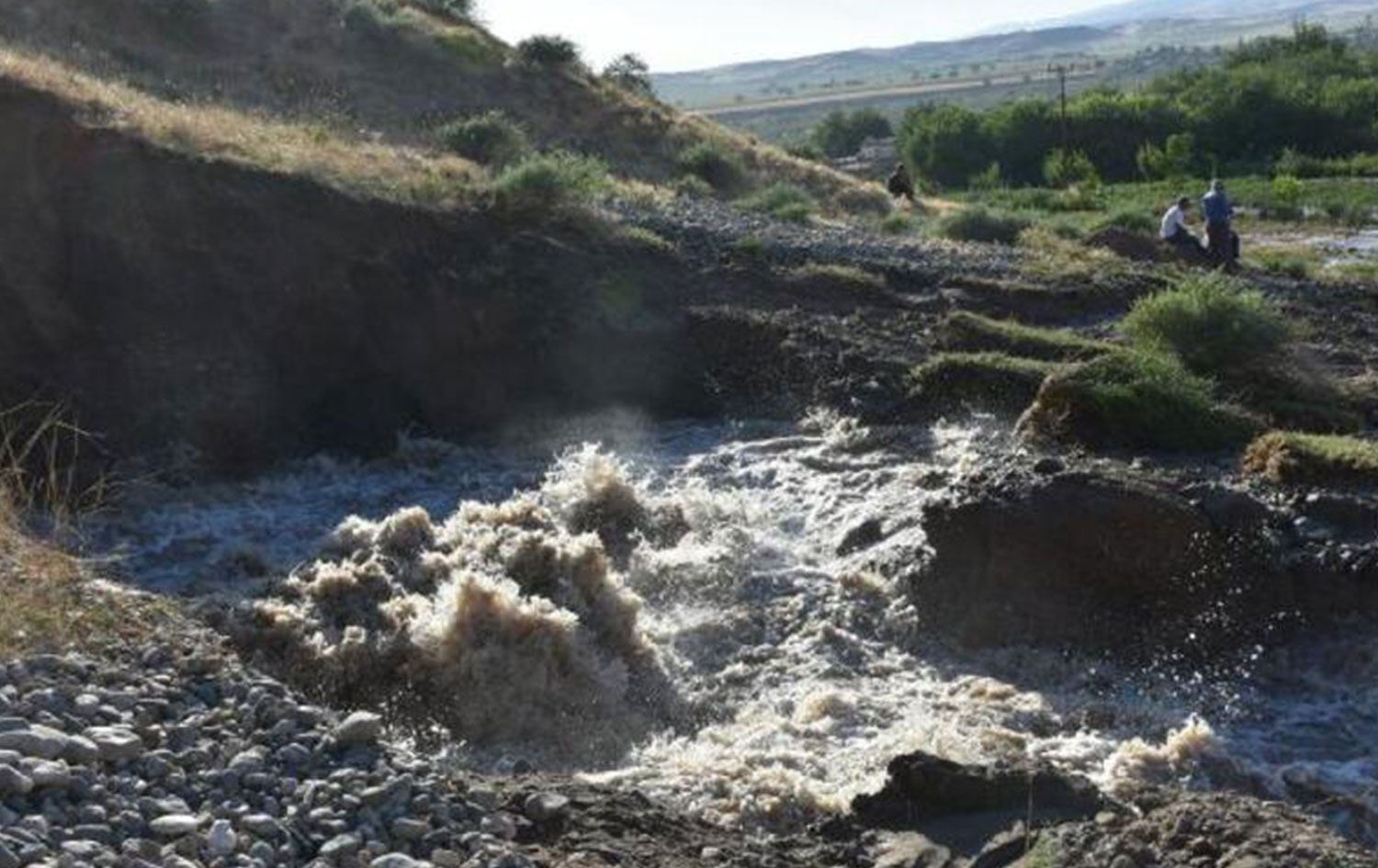 Batman’da 120 ton buğday suya kapıldı