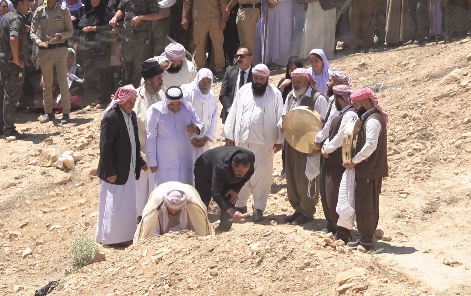 Li Şingalê vekirina 6 gorên komî destpê kir