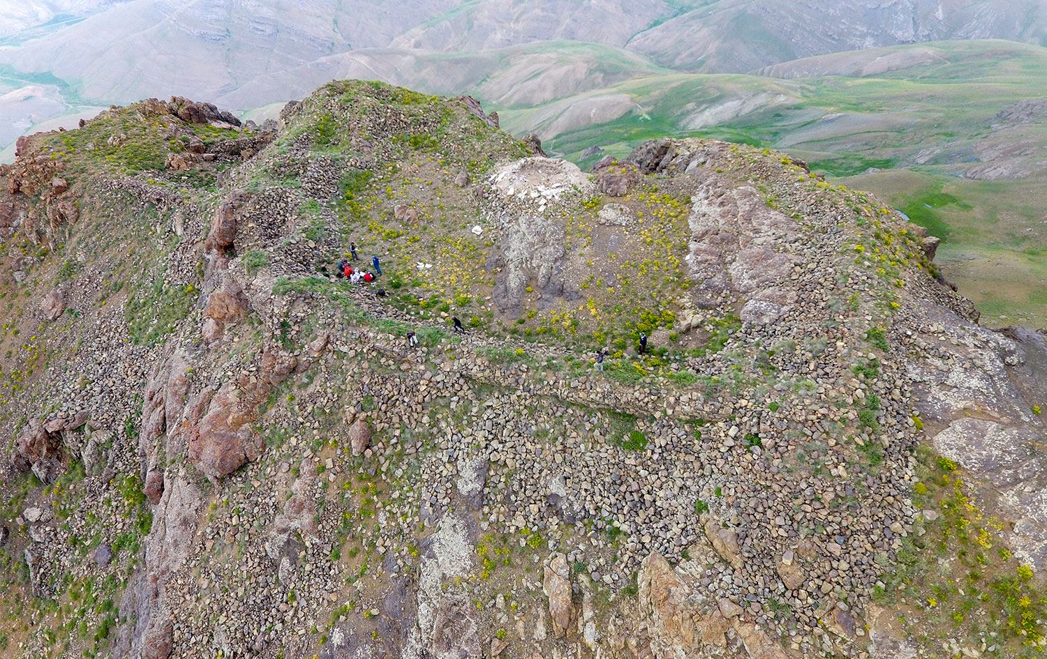 Van'da Urartu yöneticilerine ait kale bulundu