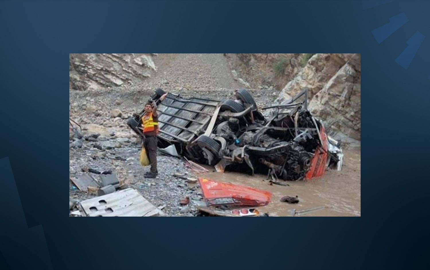 Otobüs vadiye uçtu: 19 ölü!